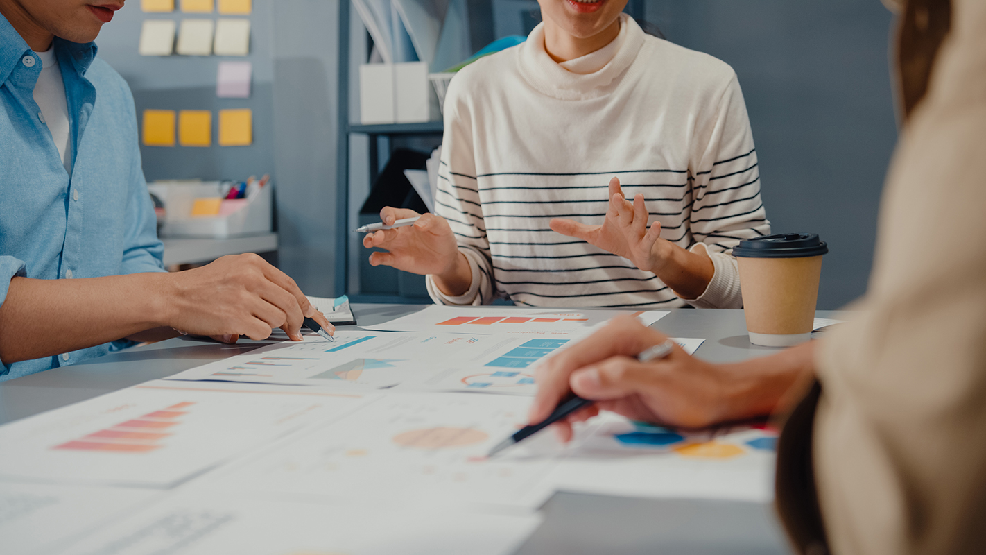 Consejos para mejorar la comunicación con tus compañeros de trabajo y clientes.